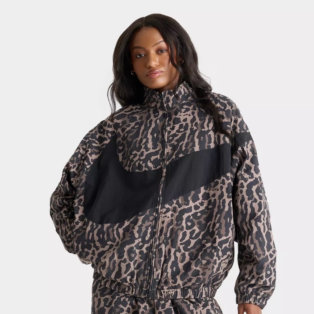 Women's Nike Sportswear Woven
Printed Jacket size M